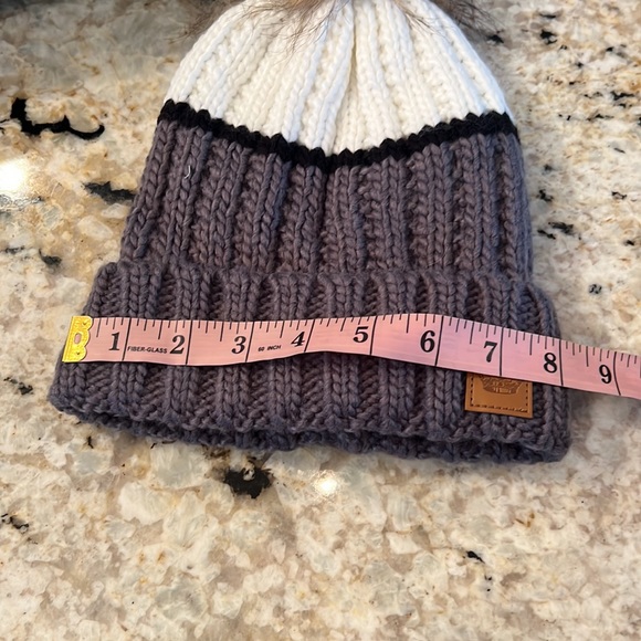 Panache Lined Grey, White, Black w/ Faux Fur Pom Pom Stocking Hat. New! - Picture 6 of 8